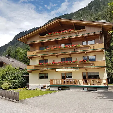 Haus Groeblacher Готель типу 