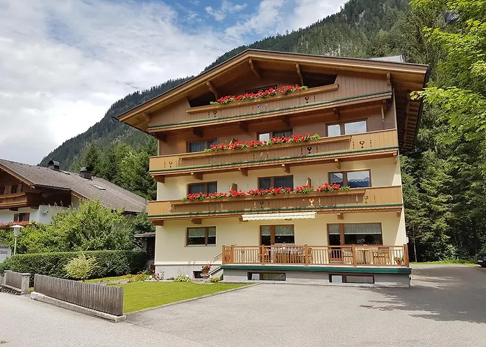 Haus Groeblacher Bed and Breakfast 3*