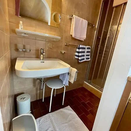 לינה וארוחת בוקר Haus Groeblacher 3*